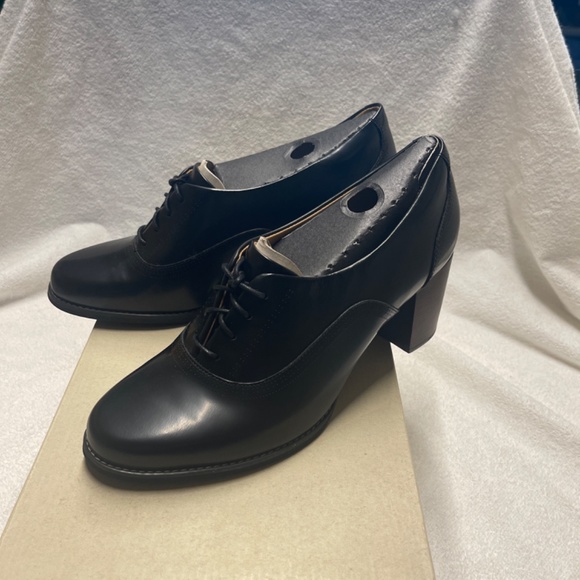 Clarks - Picture 2 of 9